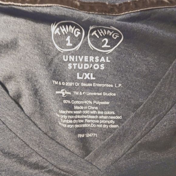 NWT Universal Studios nightgown t-shirt fabric Size L/XL Thing 1, Thing 2 - Picture 2 of 2
